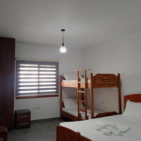 Villa Besnik, Rooms For Rent Vlorë Екстериор снимка