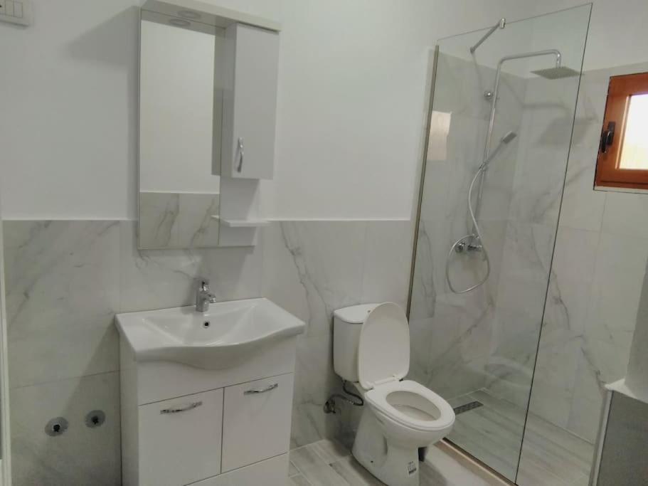 Villa Besnik, Rooms For Rent Vlorë Екстериор снимка