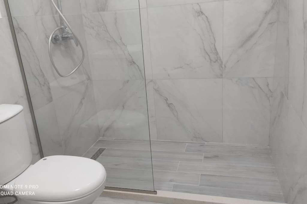 Villa Besnik, Rooms For Rent Vlorë Екстериор снимка