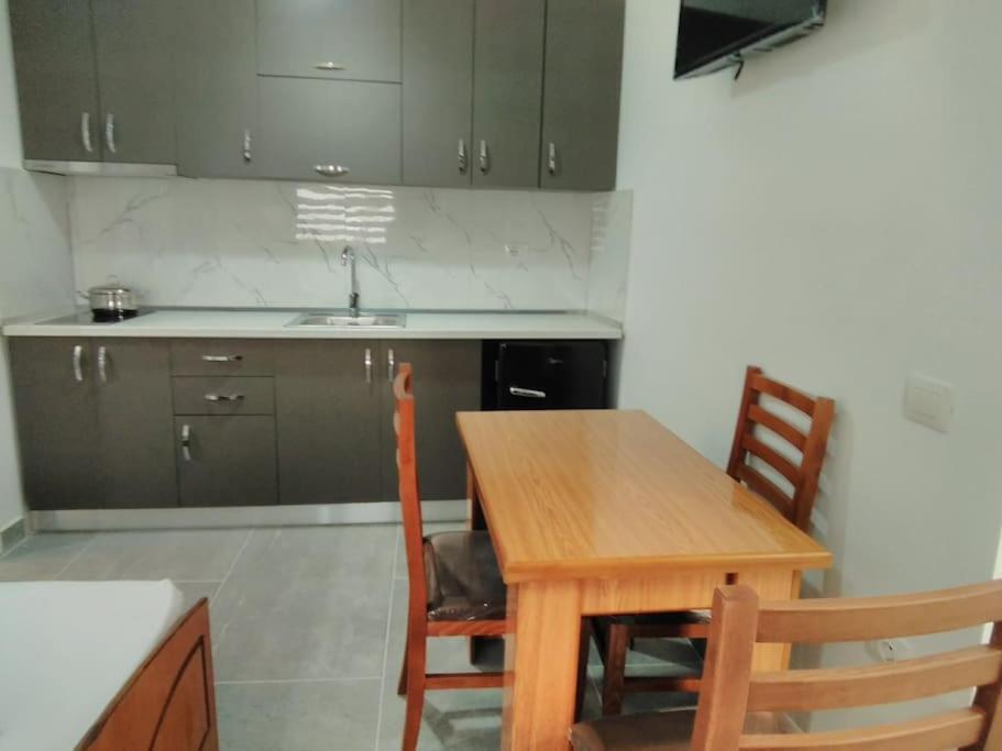 Villa Besnik, Rooms For Rent Vlorë Екстериор снимка