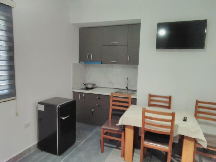 Villa Besnik, Rooms For Rent Vlorë Екстериор снимка