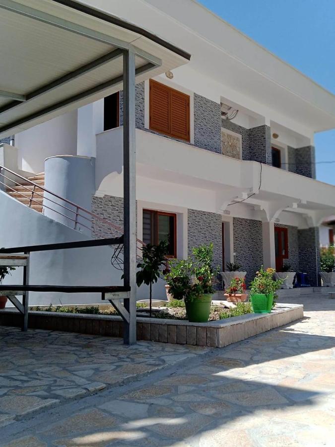 Villa Besnik, Rooms For Rent Vlorë Екстериор снимка