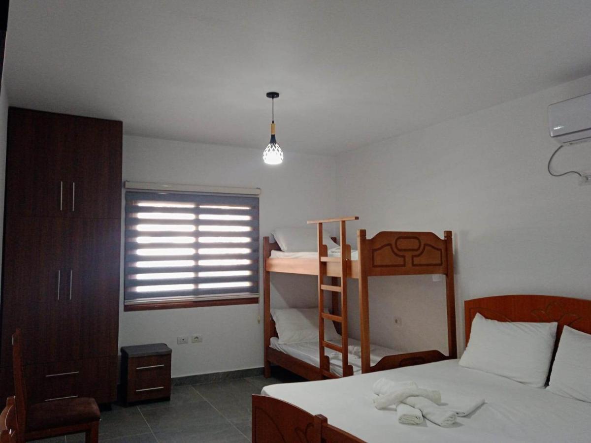 Villa Besnik, Rooms For Rent Vlorë Екстериор снимка