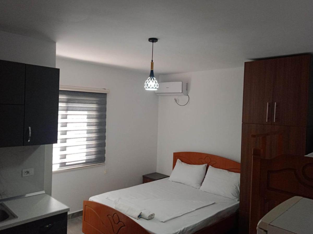 Villa Besnik, Rooms For Rent Vlorë Екстериор снимка